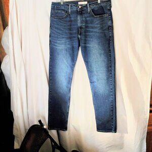 Levi's Signature Slim Straight Leg Jeans